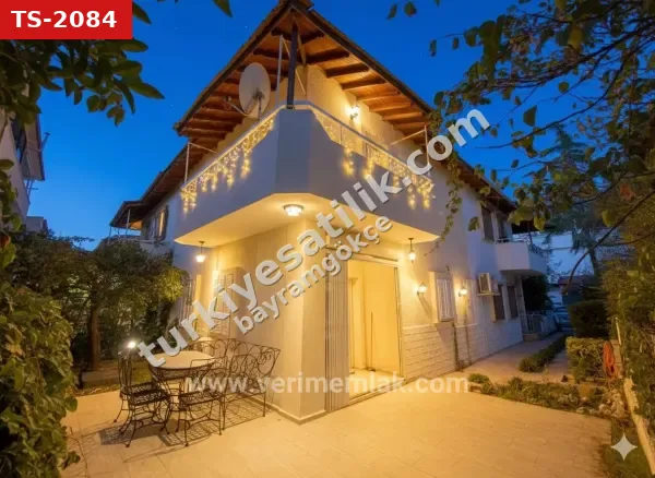 Seferihisar Mersin Alanı'nda denize 50m! Sıfır tadilatlı, eşsiz satılık 3+1 villa