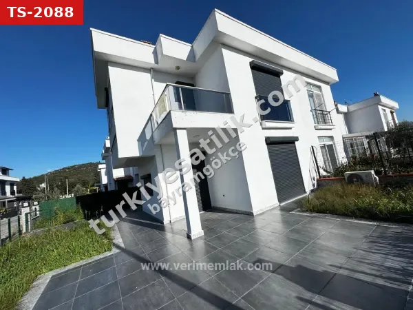 Seferihisar’da Olimpik Havuzlu Sitede Lüks Ve Konforlu Satılık 2+1 Villa!