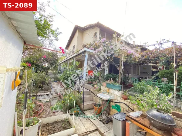 Seferihisar Atatürk Mahallesi’deniz Manzaralı, Meyve Bahçeli Müstakil Satılık 3+1 Villa